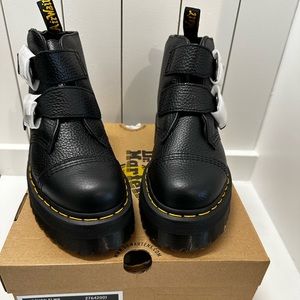 Dr. Martens Devon Flower Buckle